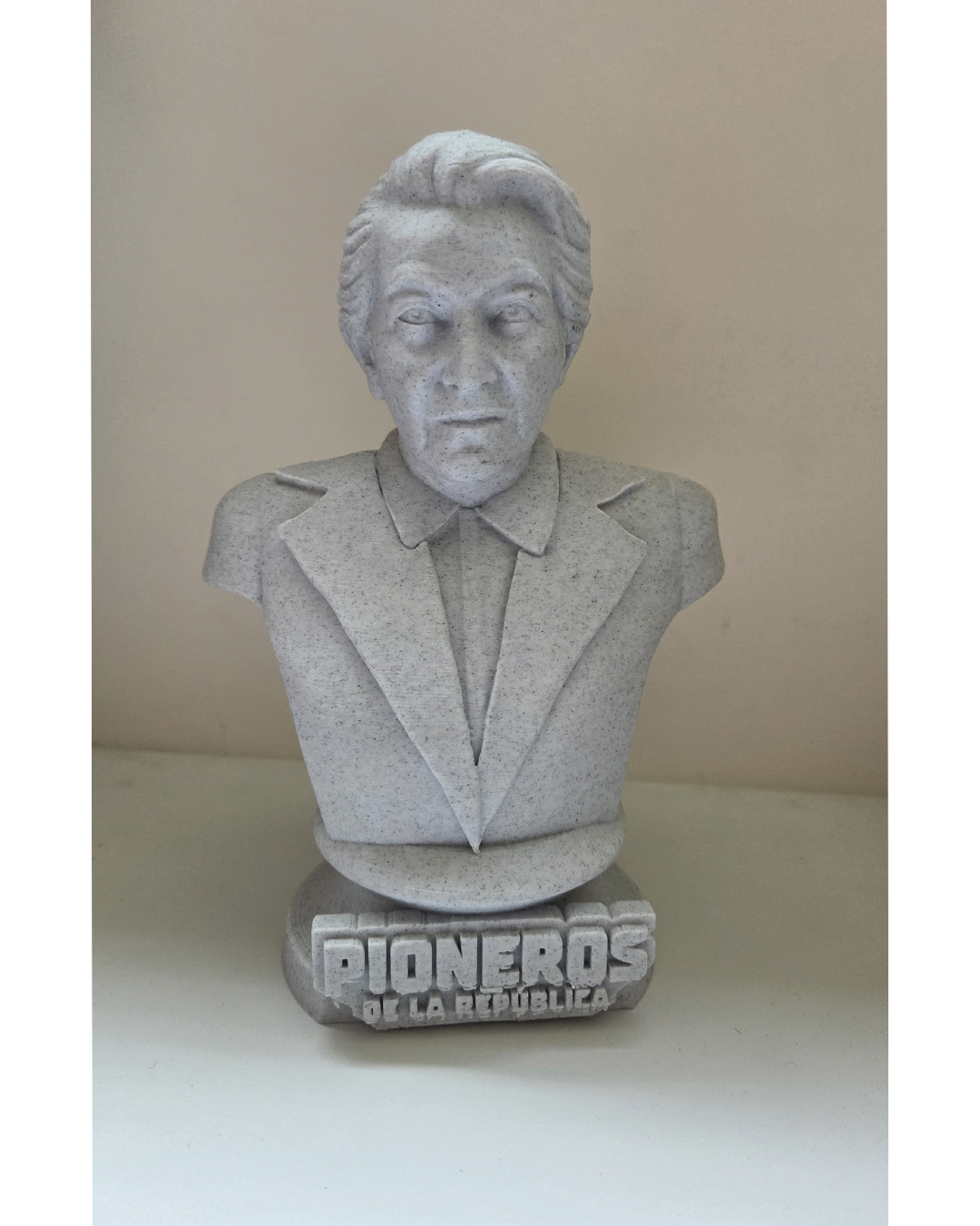 Busto Gabriela Mistral (20 cms)