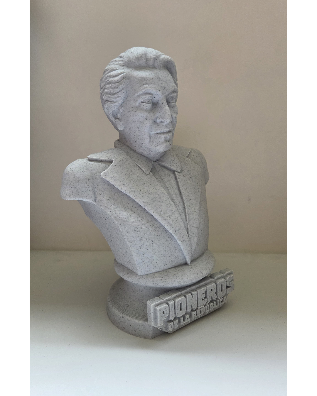 Busto Gabriela Mistral (20 cms)