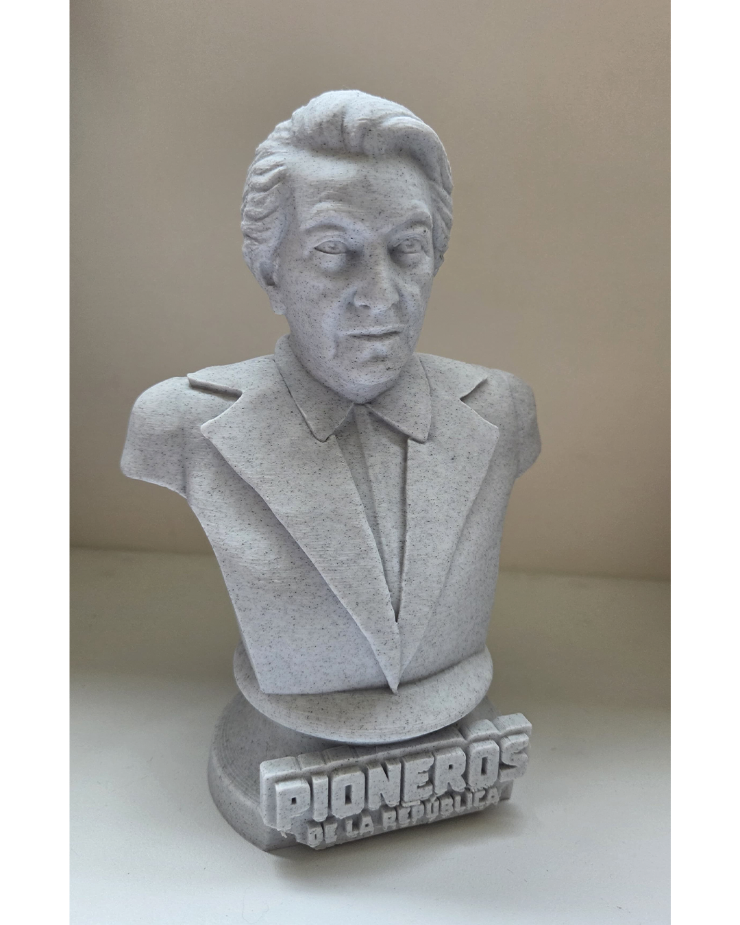 Busto Gabriela Mistral (20 cms)