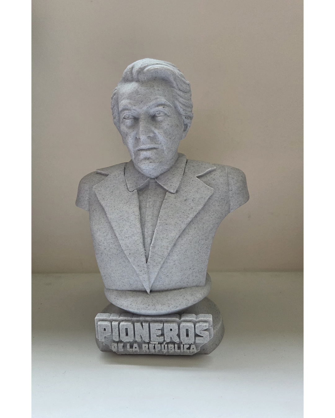 Busto Gabriela Mistral (20 cms)
